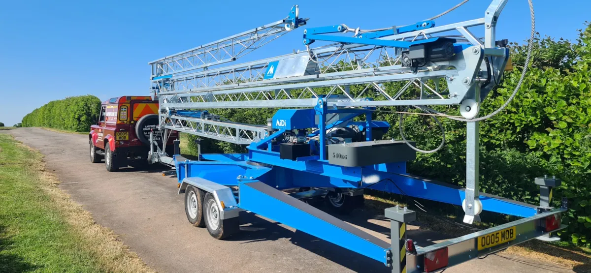 Trailer crane being towed